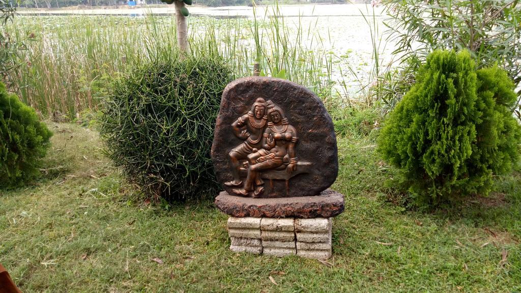 Heritage Lake View Anuradhapura Exterior photo