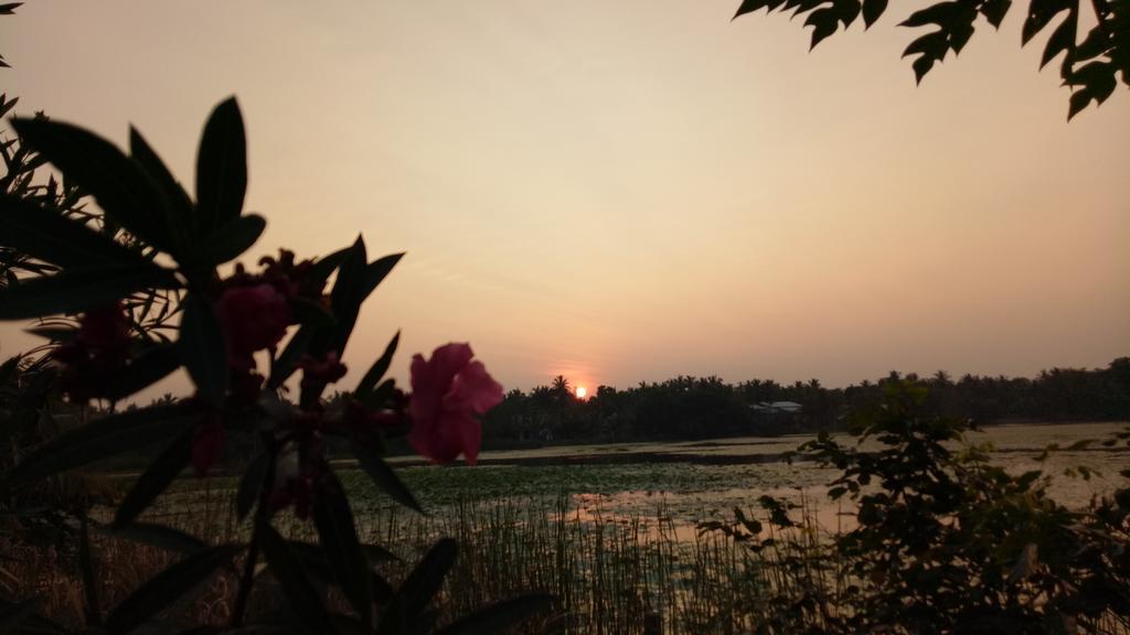 Heritage Lake View Anuradhapura Exterior photo